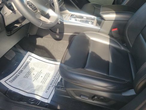 Used 2024 Ford Explorer XLT w/ Equipment Group 202A AWD/4WD image 18