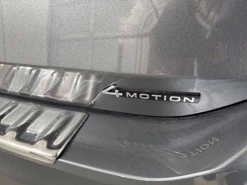 Used 2025 Volkswagen Tiguan SE image 11