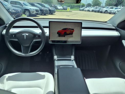 Used 2022 Tesla Model Y Long Range AWD/4WD image 9