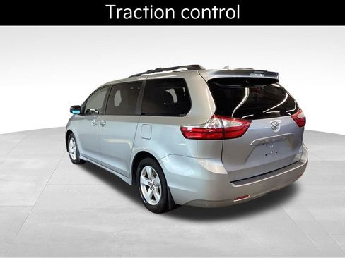 Used 2019 Toyota Sienna LE FWD image 3