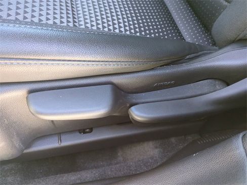 Certified 2025 Chevrolet Trax LT image 21