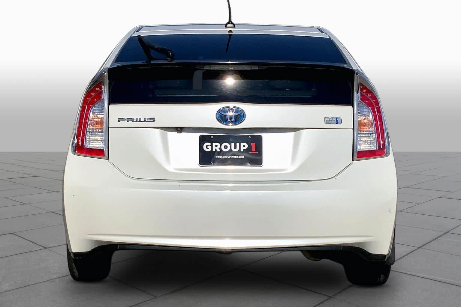 Used 2014 Toyota Prius Four w/ Solar Roof Package FWD image 4
