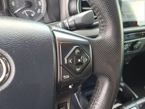 Used 2019 Toyota Tacoma TRD Off-Road w/ TRD Premium Off Road Package AWD/4WD image 9