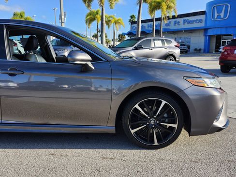 Used 2018 Toyota Camry XSE image 2