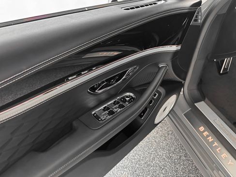 Used 2025 Bentley Flying Spur Plug-In Hybrid AWD/4WD image 14
