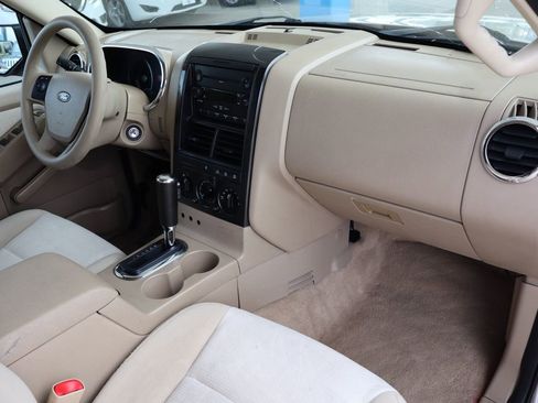 Used 2007 Ford Explorer XLT image 17
