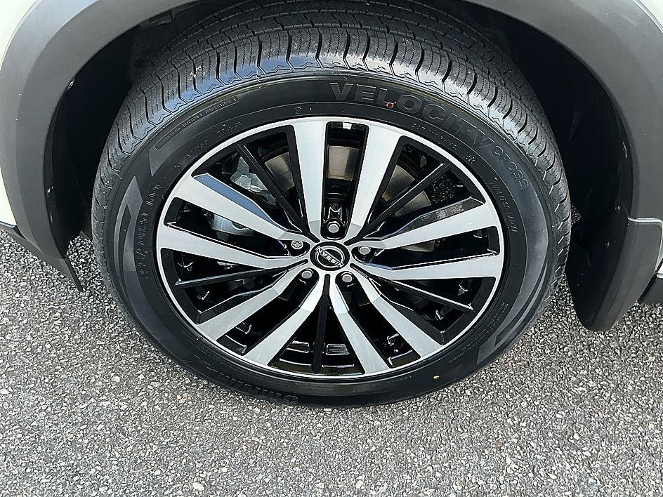 Certified 2024 Nissan Pathfinder Platinum w/ Black Appearance Package AWD/4WD image 7