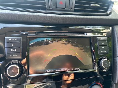 Used 2019 Nissan Rogue S AWD/4WD image 16