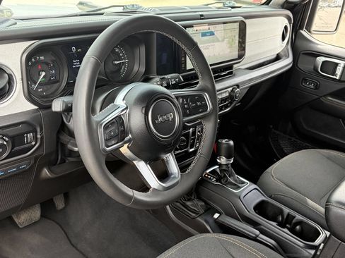 Used 2025 Jeep Wrangler Unlimited Sahara w/ Safety Group AWD/4WD image 20