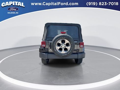 Used 2017 Jeep Wrangler Unlimited Sahara w/ Connectivity Group AWD/4WD image 7