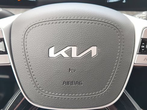 Used 2025 Kia Telluride EX w/ EX Captain's Chair Package FWD image 37