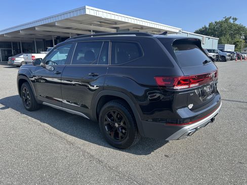 Used 2024 Volkswagen Atlas Peak Edition SE AWD/4WD image 5