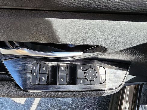 Used 2025 Nissan Kicks SV AWD/4WD image 10