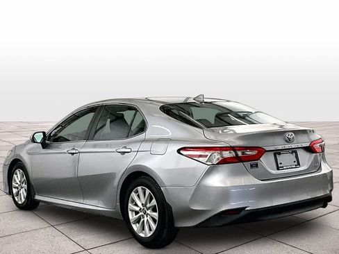 Used 2019 Toyota Camry LE w/ Convenience Package FWD image 10