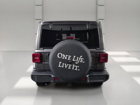 Used 2021 Jeep Wrangler Unlimited Sahara AWD/4WD image 5