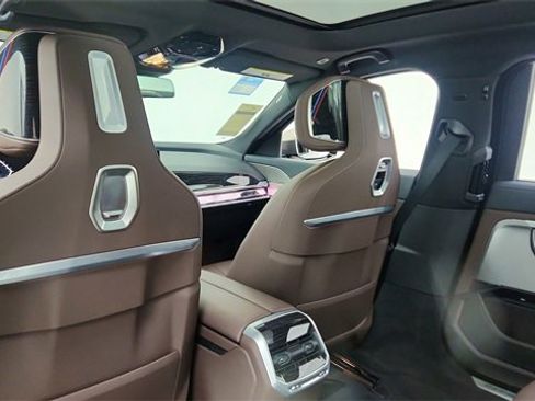 Used 2024 BMW 740i image 30