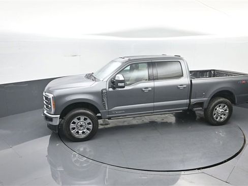 Used 2023 Ford F350 Lariat w/ Tow Technology Package image 26
