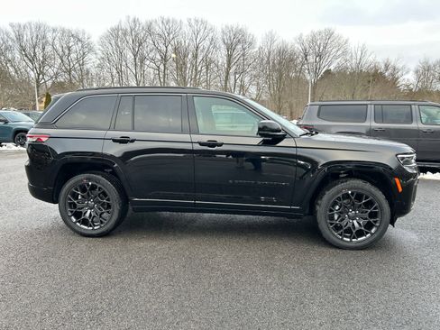 New 2026 Jeep Grand Cherokee Summit image 3