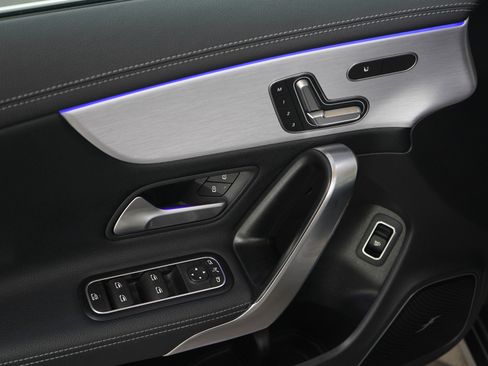 Used 2021 Mercedes-Benz CLA 250 4MATIC image 20