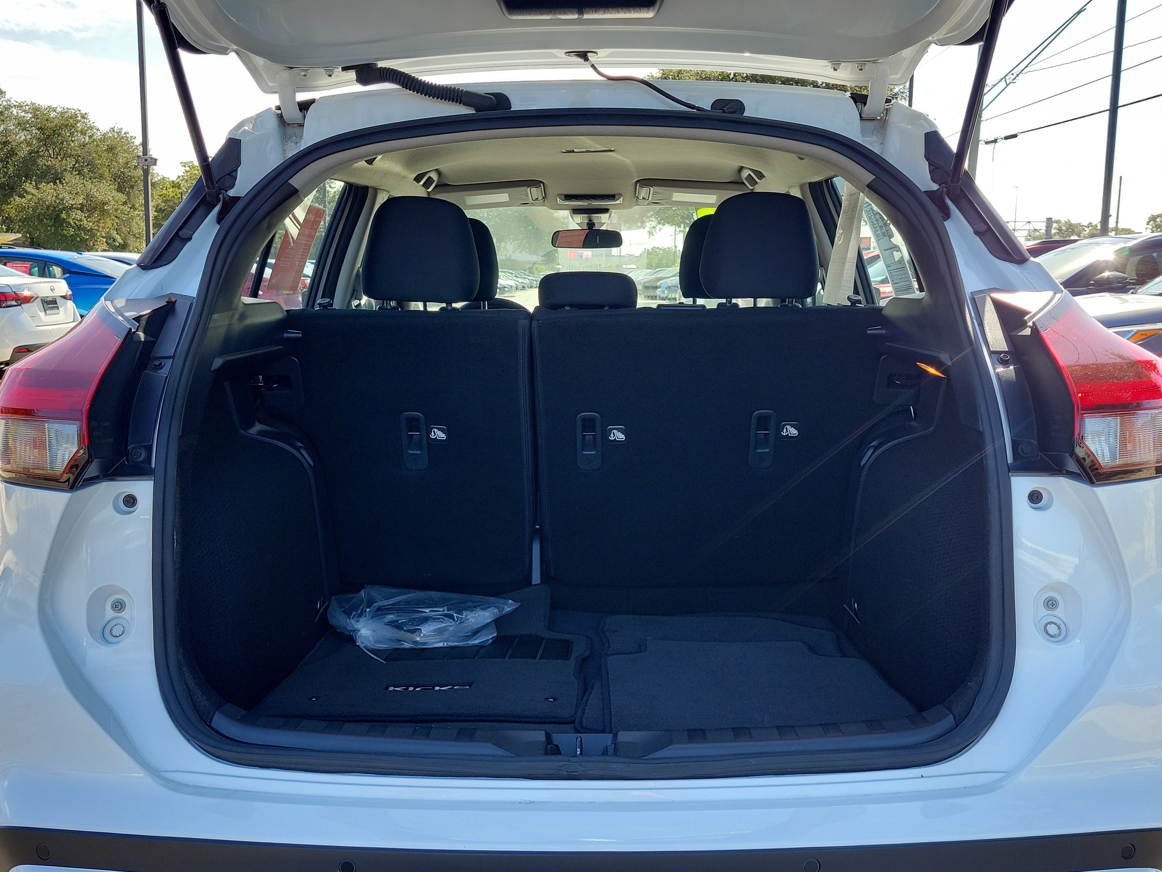 Certified 2025 Nissan Kicks Play S FWD image 9