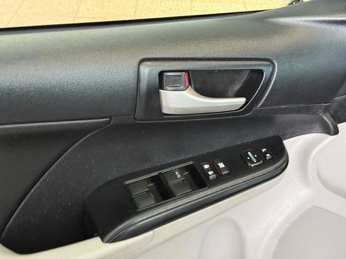 Used 2014 Toyota Camry LE image 16