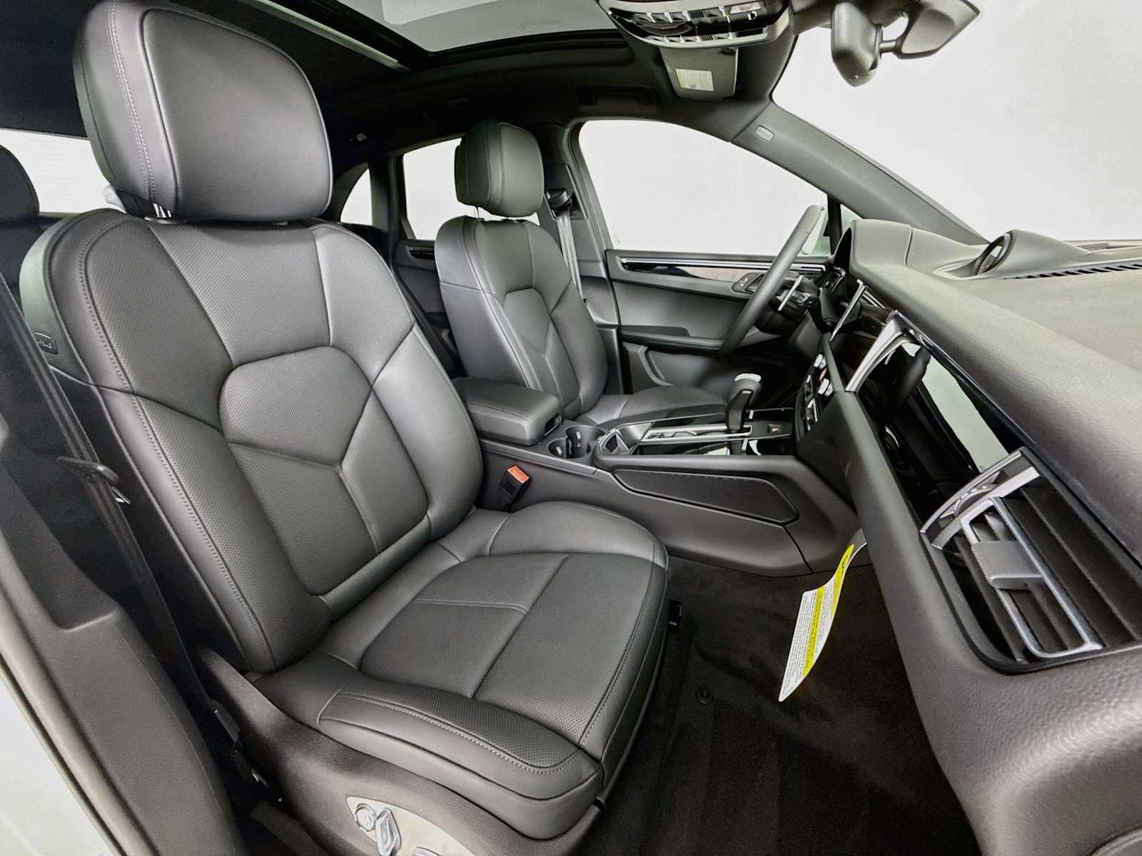 Used 2026 Porsche Macan AWD/4WD image 29