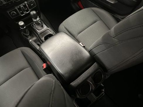 Used 2021 Jeep Wrangler Unlimited Sport image 25