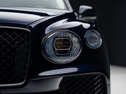 Used 2024 Bentley Bentayga AWD/4WD image 10