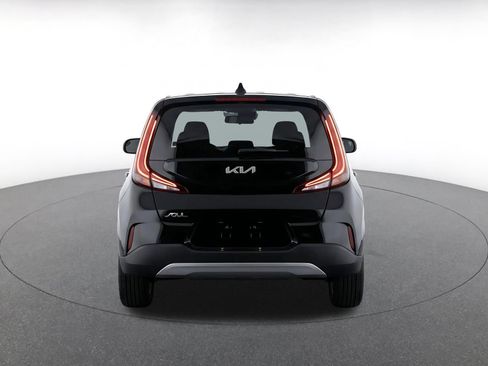 Used 2025 Kia Soul LX w/ LX Technology Package FWD image 8