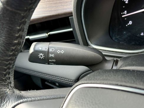 Used 2019 Toyota Avalon XLE image 24