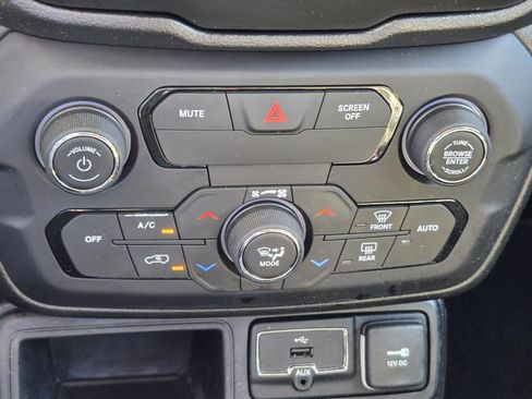 Used 2018 Jeep Renegade Latitude image 20