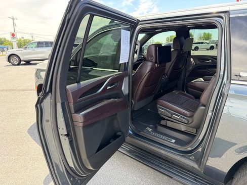 Used 2021 Cadillac Escalade ESV Premium Luxury Platinum w/ Heavy-Duty Trailer Package AWD/4WD image 16
