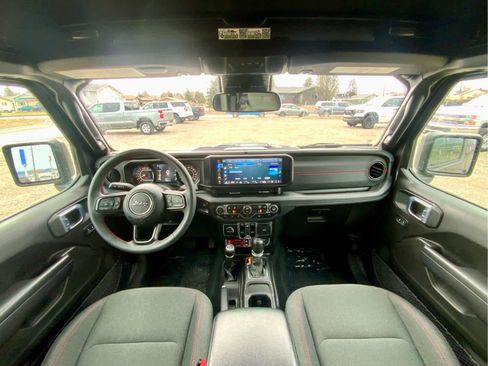 Used 2024 Jeep Wrangler Unlimited Rubicon w/ Convenience Group AWD/4WD image 29