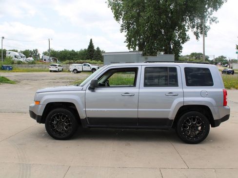 Used 2017 Jeep Patriot Latitude FWD image 5