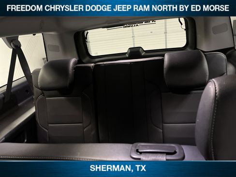 Used 2019 Chevrolet Suburban LT image 8