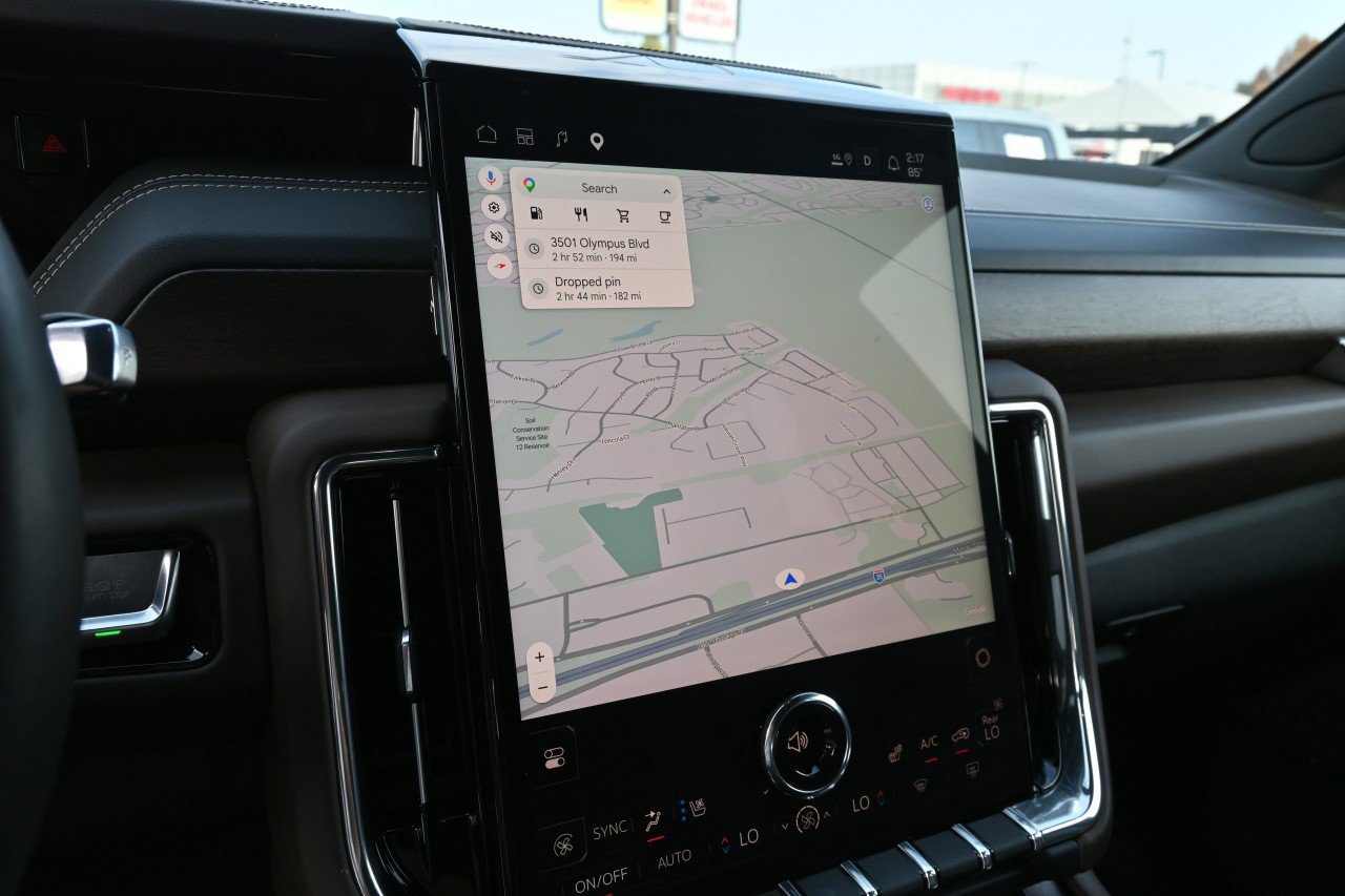 Certified 2025 GMC Yukon Denali Ultimate AWD/4WD image 12