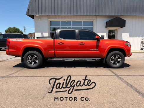 Used 2016 Toyota Tacoma TRD Sport AWD/4WD image 1