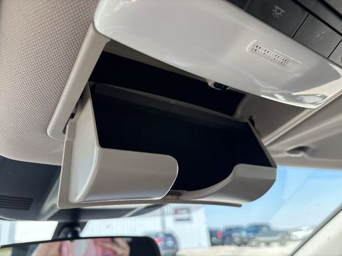 Used 2025 Nissan Rogue SV image 43