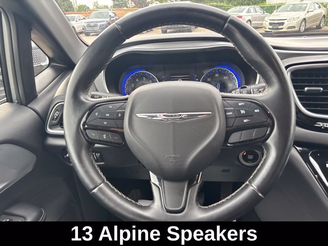 Used 2018 Chrysler Pacifica Touring-L w/ Premium Audio Group FWD image 16