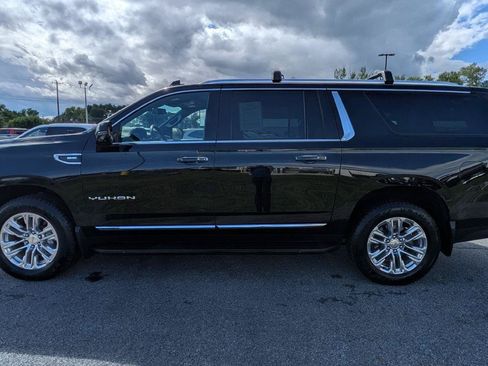 Used 2022 GMC Yukon XL SLT w/ SLT Premium Package AWD/4WD image 6