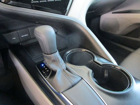 Used 2020 Toyota Camry LE image 26