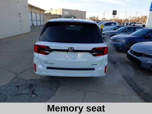 Used 2025 Honda Odyssey Touring image 6