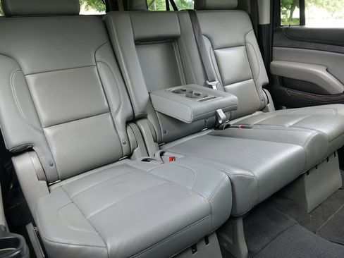 Used 2020 Chevrolet Suburban LT RWD image 11