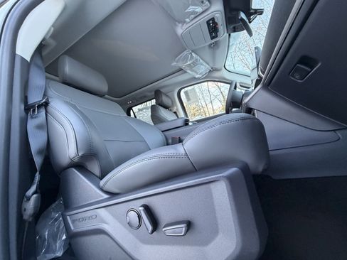 New 2026 Ford Expedition Active image 37