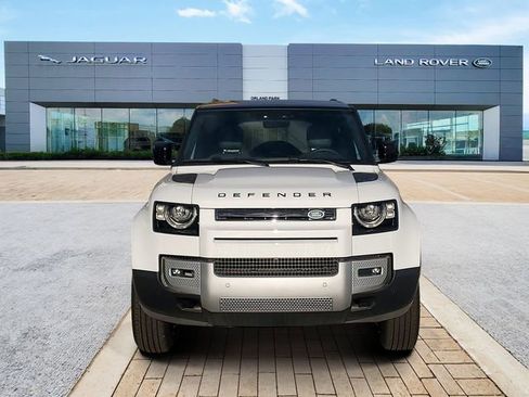 Certified 2025 Land Rover Defender 90 S image 2