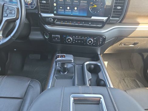 Used 2022 Chevrolet Silverado 1500 High Country w/ High Country Premium Package AWD/4WD image 12