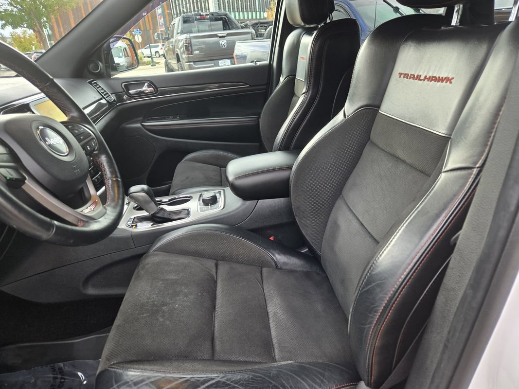 Used 2019 Jeep Grand Cherokee Trailhawk AWD/4WD image 16