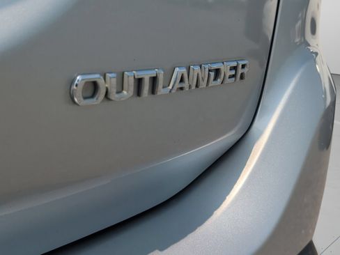 Used 2019 Mitsubishi Outlander ES AWD/4WD image 40