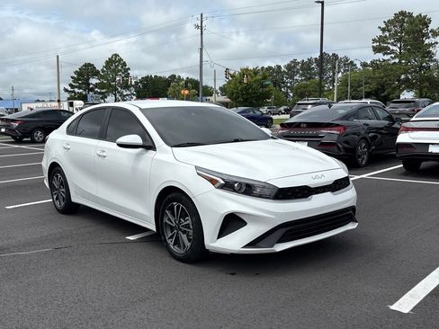 Used 2024 Kia Forte LXS FWD image 8
