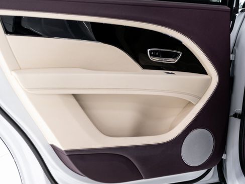 Certified 2023 Bentley Bentayga Extended Wheelbase image 22